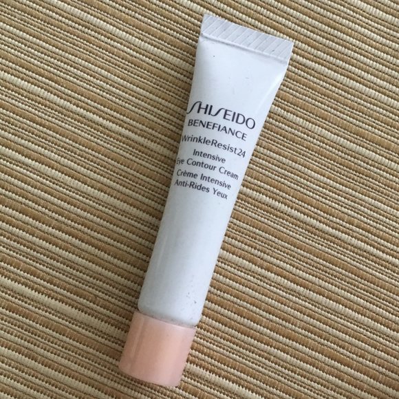 Shiseido 4-piece Skincare Set: Benefiance Wrinkle Resist & Ultimune Concentrate - Picture 12 of 16